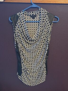 Worthington Black and Cream Geometric Sleeveless Top